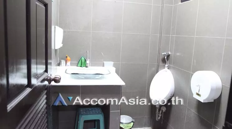  1  Office Space For Rent in Sukhumvit ,Bangkok BTS Phrom Phong AA17558